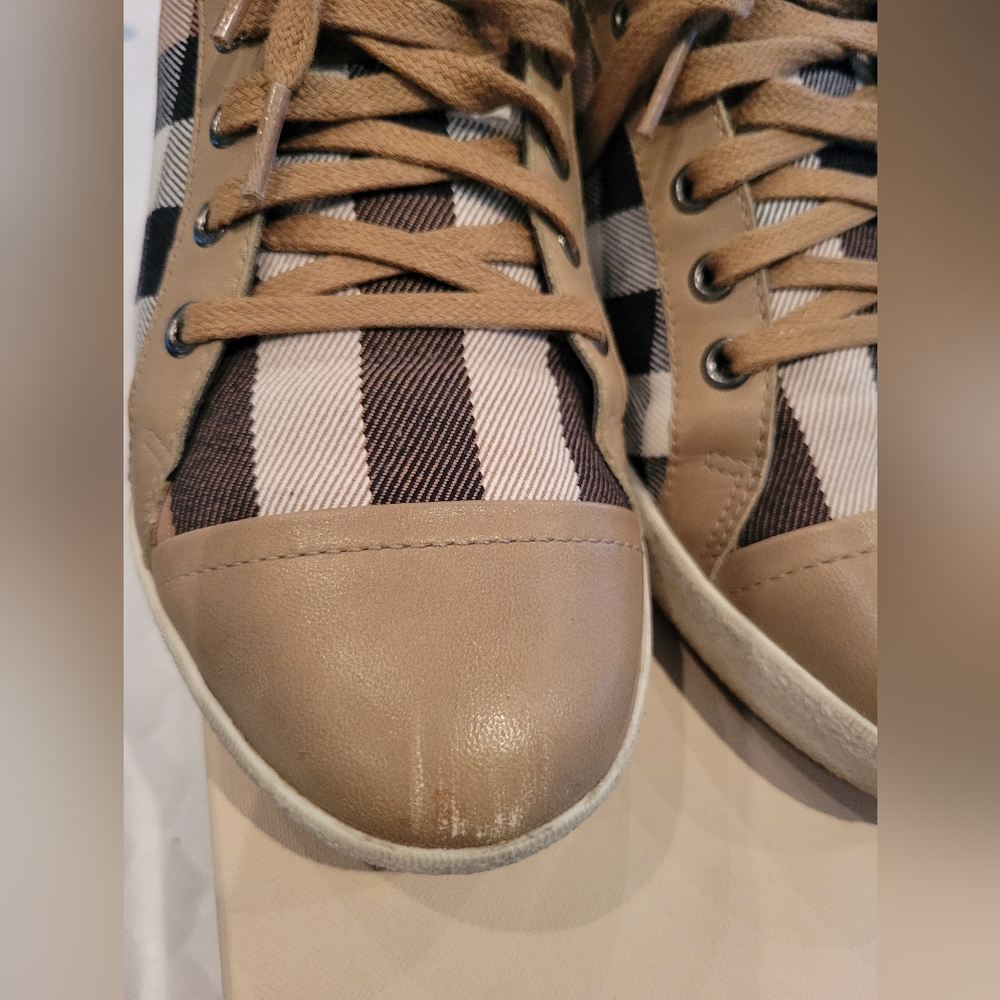 SOLD Burberry running shoes - Picture 3 of 7